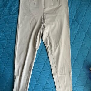 Victoria's Secret Cream/Taupe Leggings